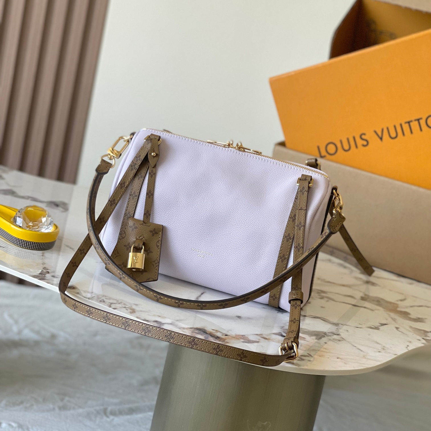 Louis Vuitton Artsy MM B